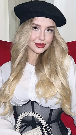 Anna Odesa 2383875