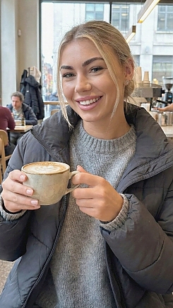 Oleksandra Chicago 2397328