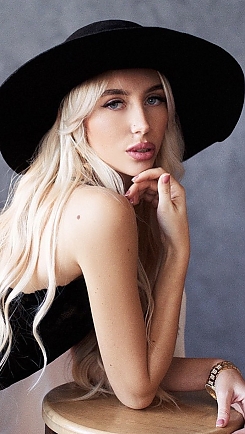 Anna Kropivnitskiy 2402948