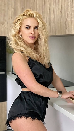 Julia Warsaw 2424451